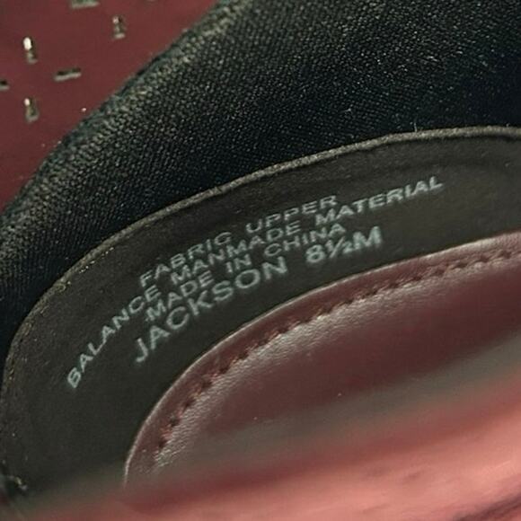 VIOLET &‎ RED Burgundy Faux Suede Laser Cut Ankle Booties 8.5 - Picture 7 of 7